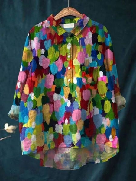 Stijlvolle bloemenprint damesblouse met knoopsluiting. Perfect voor een modieuze lente outfit.