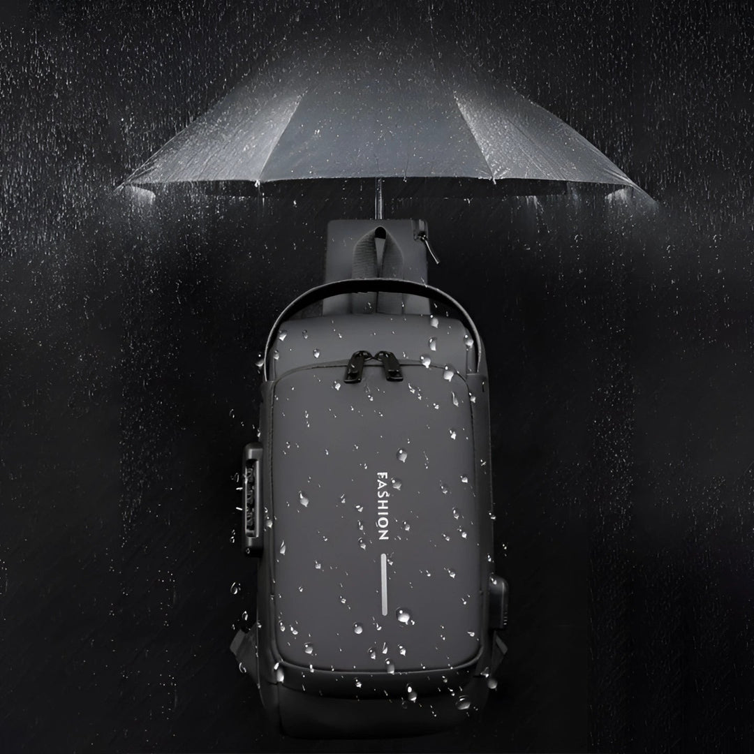 Diefstalveilige USB-rugzak van waterbestendig materiaal, zwart, ergonomisch, vooraanzicht, modern design.