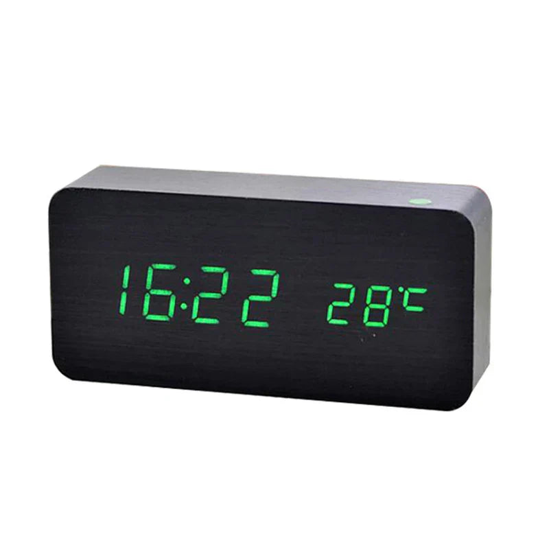 Witte houten wekker met energiezuinige LED weergave