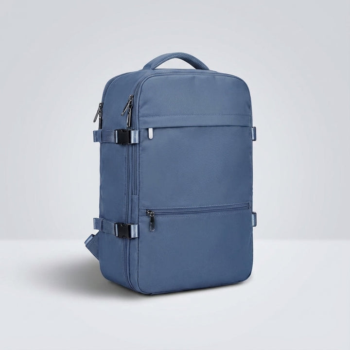 Compacte waterbestendige backpack met laptopvak en antidiefstal functies voor reizen en cabine bagage.