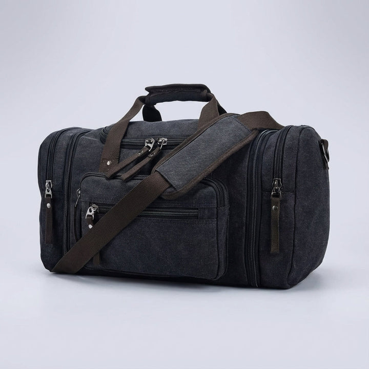 Stevige WeekenderPro weekendtas met comfortabele handvatten en afneembare schouderband voor gemakkelijke reis.