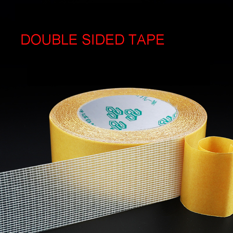 Dubbelzijdig zwaargewicht reparatietape, robuust, voor sterke hechting op tapijten en decoraties, waterbestendig, hoge kleefkracht.