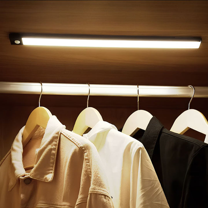 Verlichting zonder bedrading, met bewegingssensor. GlowMotion slimme oplaadbare LED lamp.