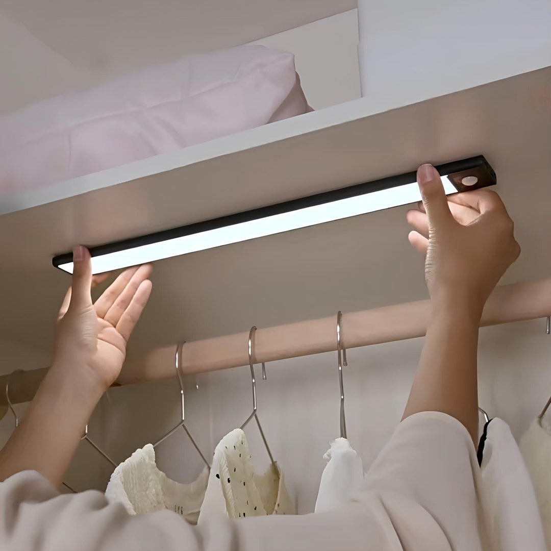 Eenvoudig te installeren draadloze sensorlamp. GlowMotion LED verlichting met bewegingssensor.