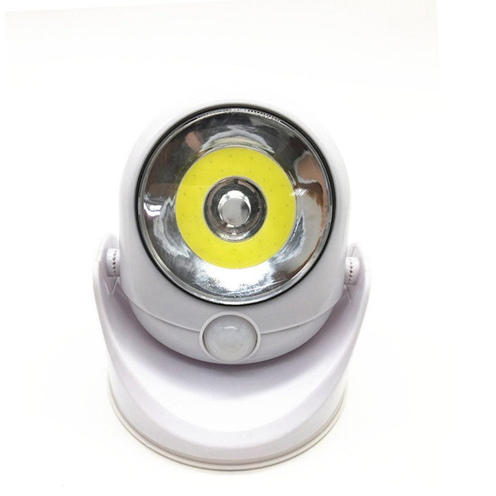 Waterdichte draadloze LED lamp met bewegingssensor, 450 lumen voor energiezuinige buitenverlichting.