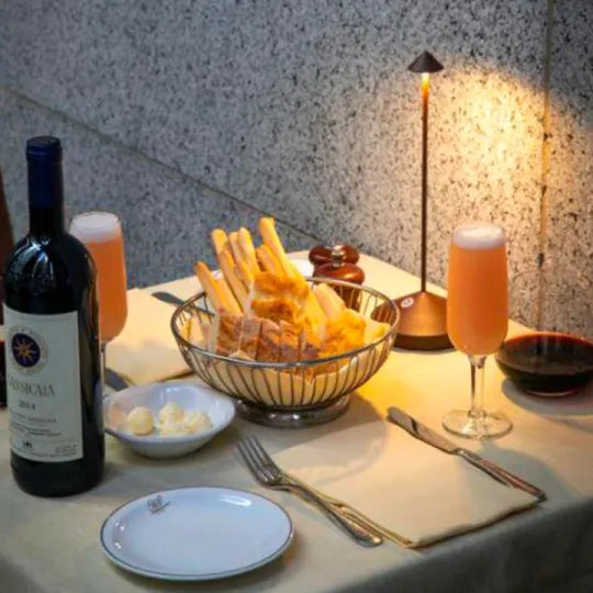 Premium ModernLumin draadloze LED tafellamp, dimbare functionaliteit voor de perfecte ambiance.