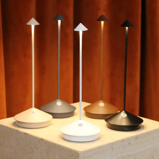 Oplaadbare ModernLumin design LED tafellamp, moderne sfeerlamp voor stijlvolle interieurdecoratie.