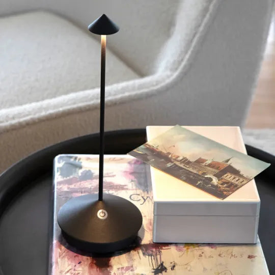 Comfortabele verlichting met ModernLumin draadloze LED lamp, oplaadbaar, overal sfeer creëren.