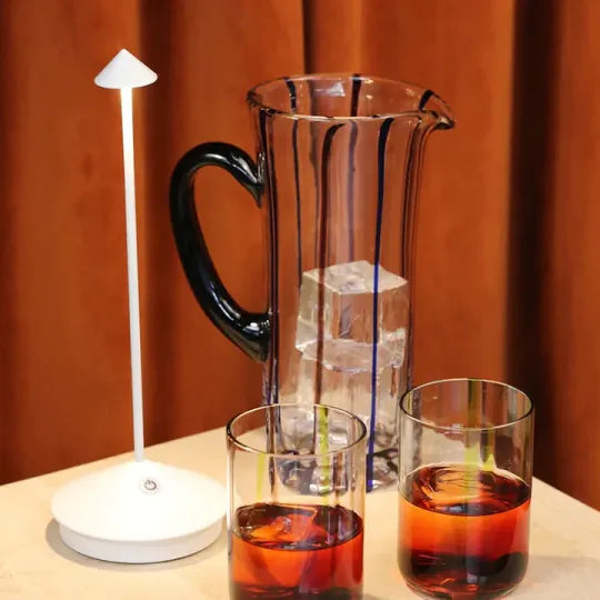 Elegante ModernLumin draadloze LED tafellamp; dimbaar, creëert direct gezellige sfeer.