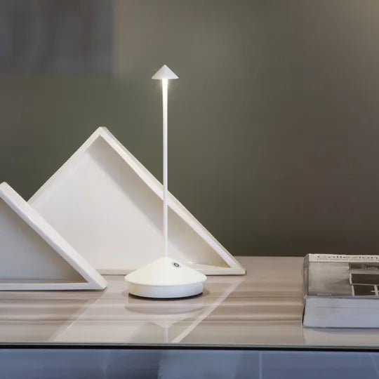 Flexibele draadloze LED tafellamp ModernLumin; sfeerverlichting voor terras, balkon of woonkamer.