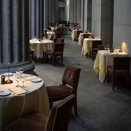 Oplaadbare design ModernLumin LED sfeerlamp, brengt moderne stijl en warm licht overal.