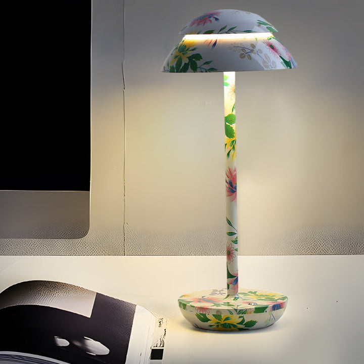 Sfeervolle draadloze LED tafellamp GlowBeam, oplaadbaar en compact, past in elk interieur.