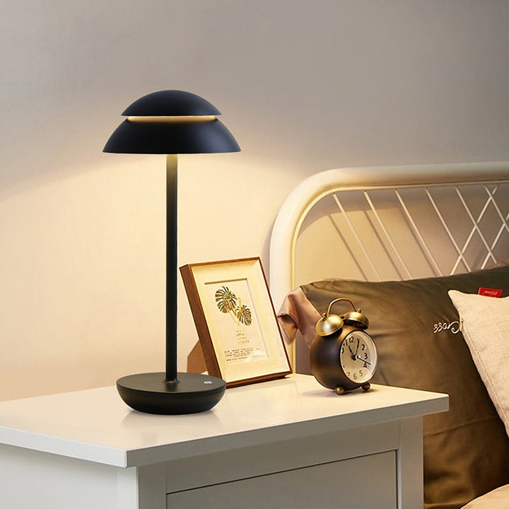 GlowBeam: multifunctionele draadloze LED leeslamp, oplaadbaar voor flexibel gebruik thuis.