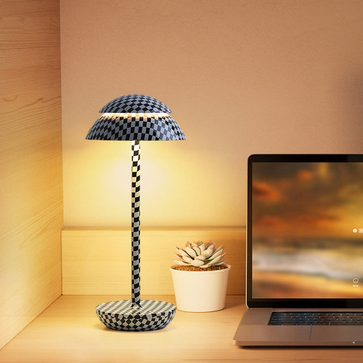 Decoratieve draadloze LED tafellamp GlowBeam, oplaadbaar, voor een modern interieur.