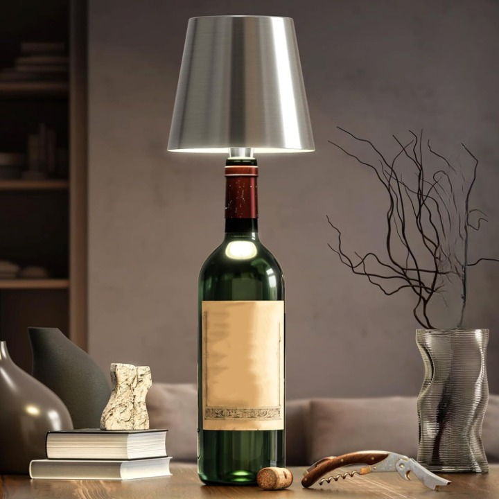 Oplaadbare flesvormige LED lamp met touch, flexibel te plaatsen als sfeerverlichting.