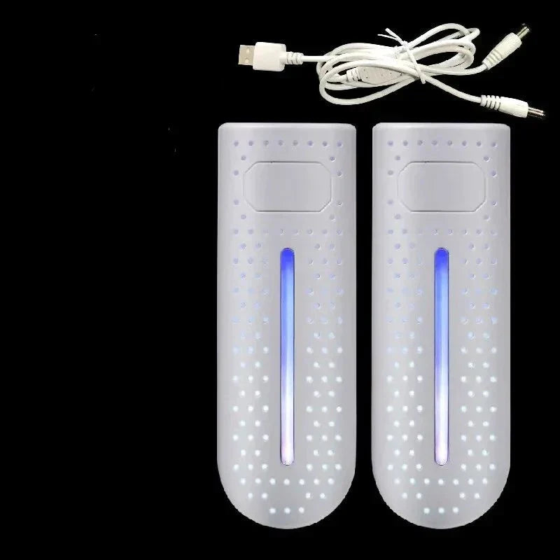 Essentiële reisaccessoire: compacte UV-schoenendroger voor frisse en droge schoenen op vakantie.