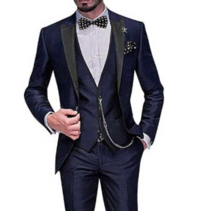 Nauwsluitende pasvorm van de driedelige herenkostuum, voor een zelfverzekerde uitstraling.