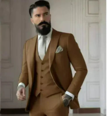 Driedelig Slim Fit Trouwkostuum voor heren, elegant, in grijs, bestaande uit colbert, pantalon en gilet.