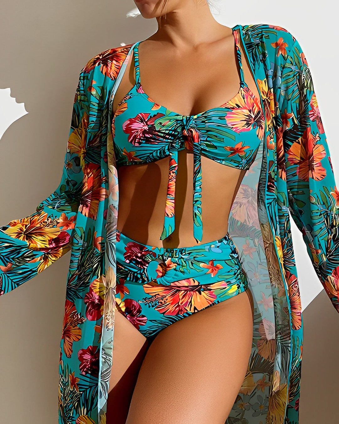Dames driestuk bikini set met levendige bloemenprint, ideaal voor zomer, strand en zwembad in een stijlvol design.