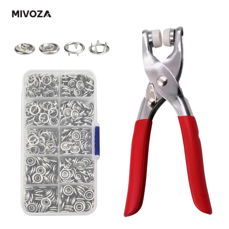 Drukknopset met metalen knopen, rode tang en opbergdoos voor creatieve textielprojecten.