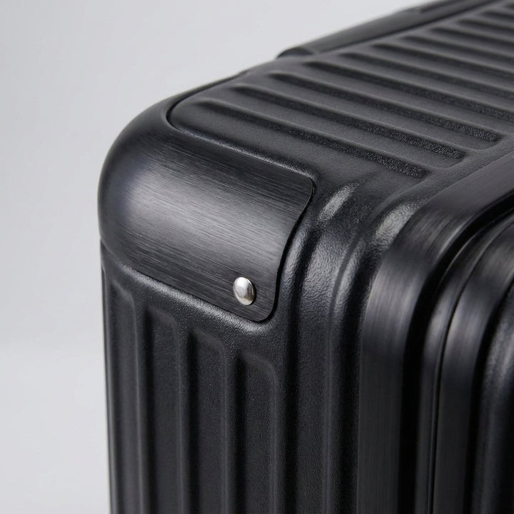 Wendbare Carrycore handbagage koffer: duurzaam ABS PC met robuust aluminium frame en veilig TSA combinatieslot.