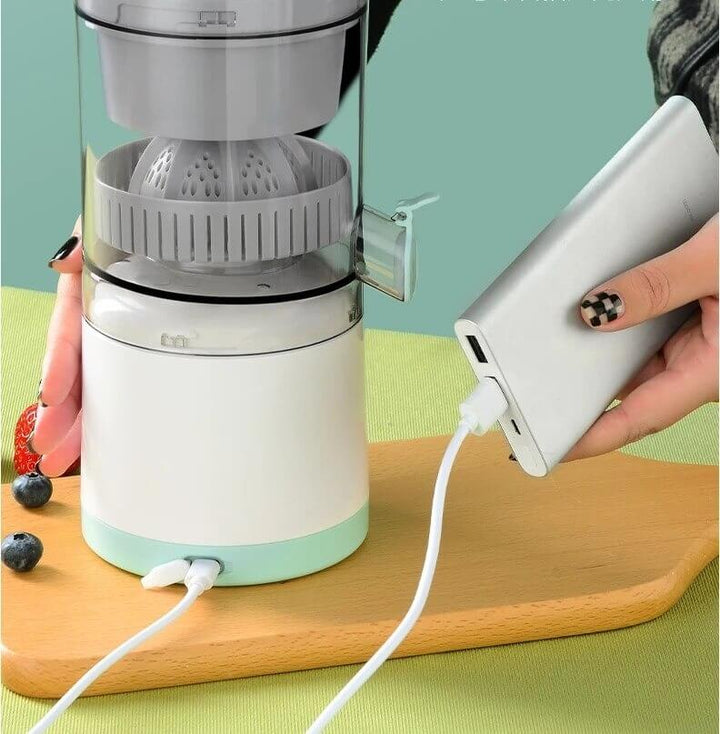 Moderne draadloze sapcentrifuge, perst moeiteloos citrusvruchten tot vers sap. Perfect voor ontbijt.