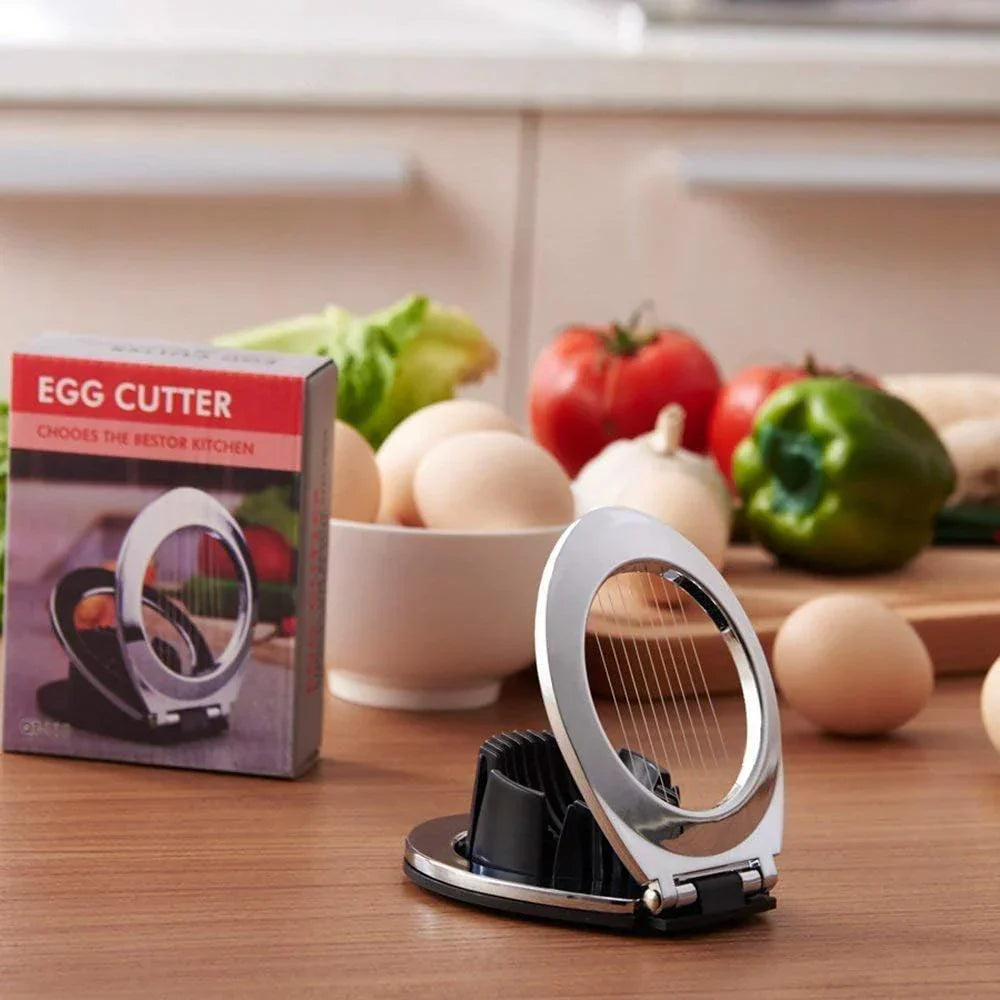 Roestvrijstalen eiersnijder 3-in-1, perfect voor plakjes, partjes en blokjes, met robuust ontwerp en scherpe messen.