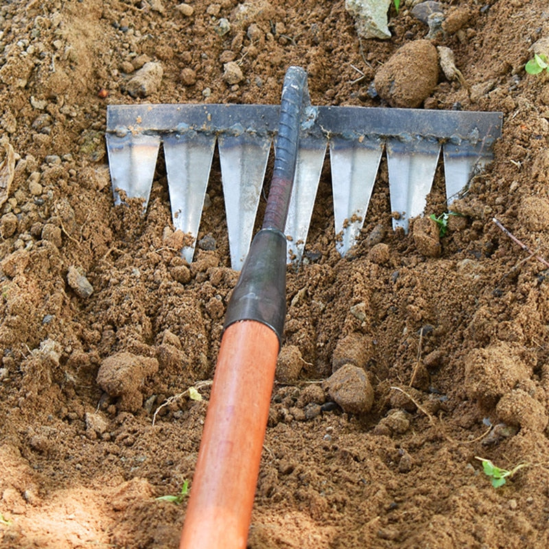 Multifunctionele Adena Pro onkruidhark; ideaal voor grondbewerking, zaaien en wieden in de tuin.