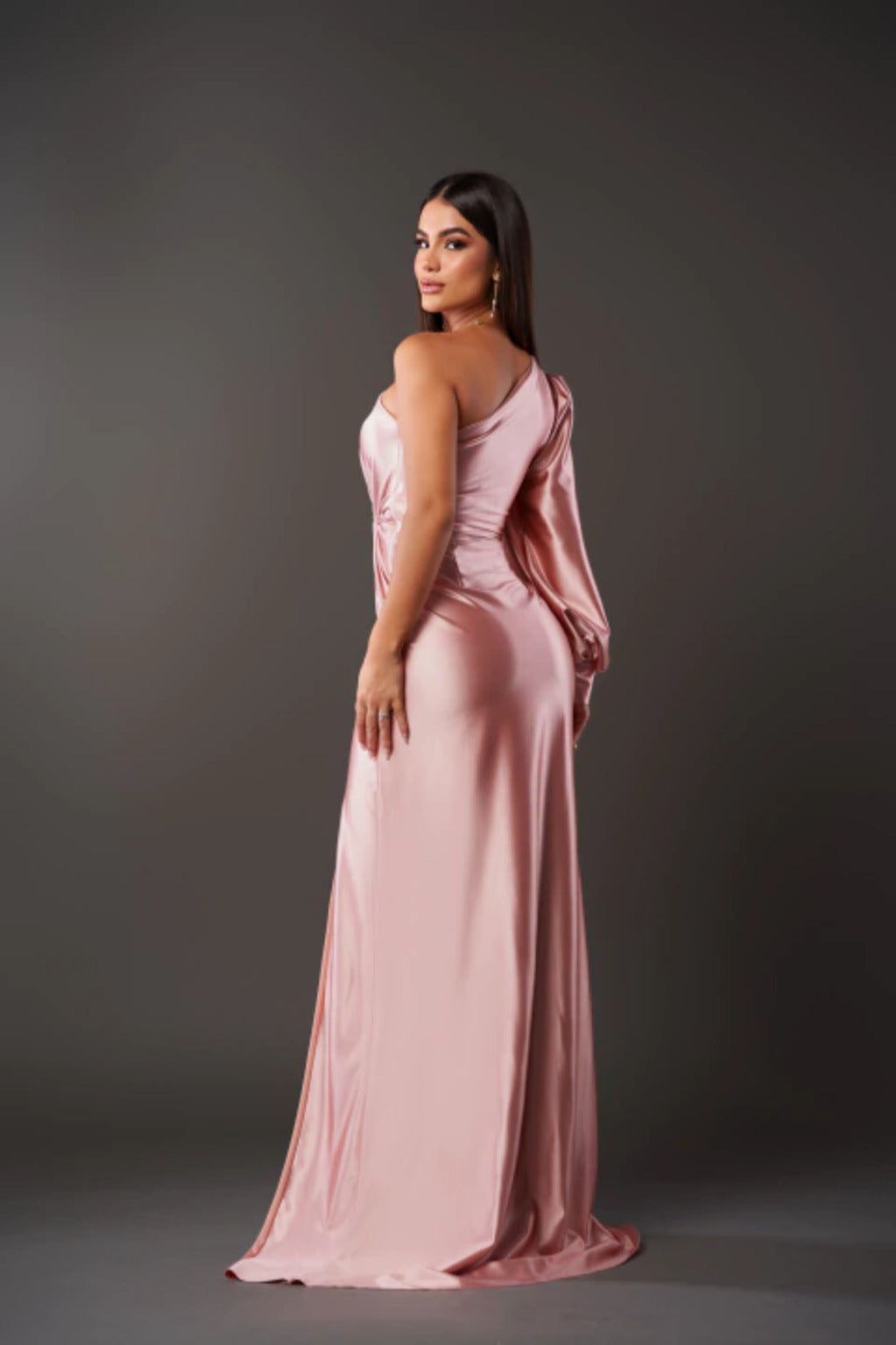 Dames avondjurk met één schouder, asymmetrisch met vloeiende pasvorm, elegant, ideaal voor gala's en bruiloften, verkrijgbaar in vele kleuren.