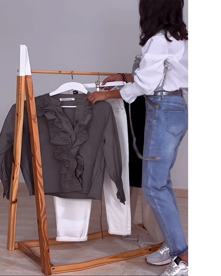 Effen blouse met ruches en opstaande kraag, vrouwelijke elegantie, ideaal voor elke dag, ruches aan de voorkant, klassieke stijl.