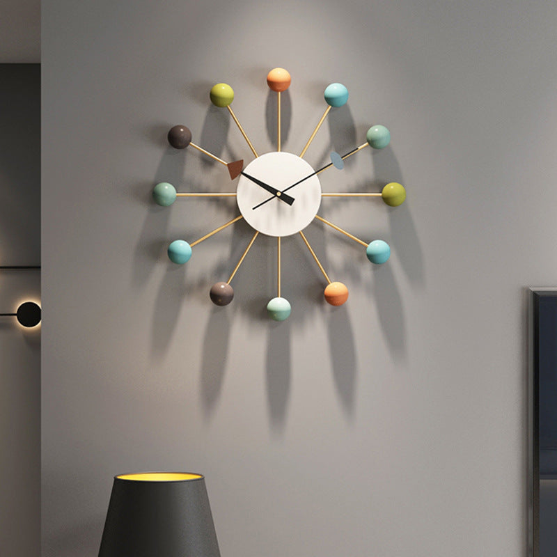 Elegante 21-inch wandklok, groot woonkamer accentstuk, modern design, geruisloos, gemaakt van ijzer, voor stijlvolle inrichting.