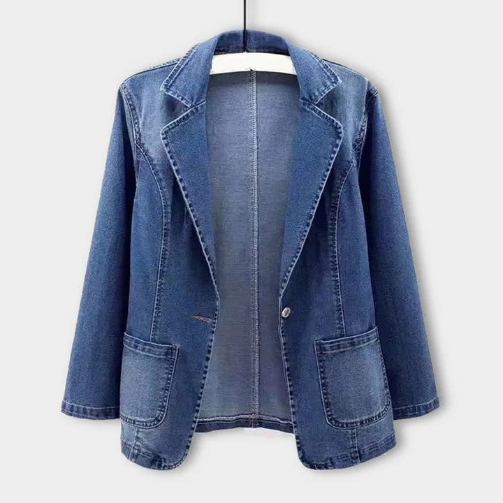 Elegante blauwe damesblazer, getailleerd voor een stijlvolle look. Tijdloze bovenkleding, perfect voor elke gelegenheid.