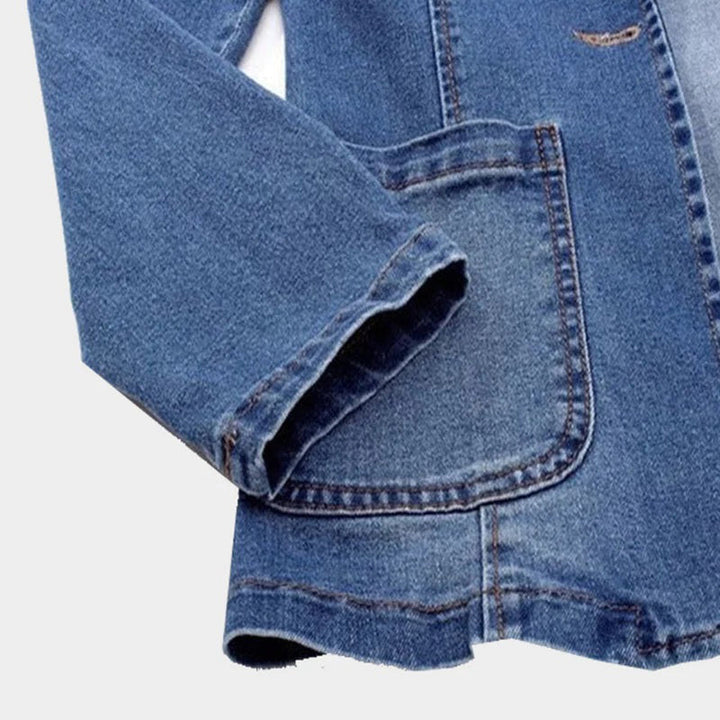 Slimme blauwe damesblazer, perfect voor een casualchic of zakelijke look. Elegante en comfortabele bovenkleding.