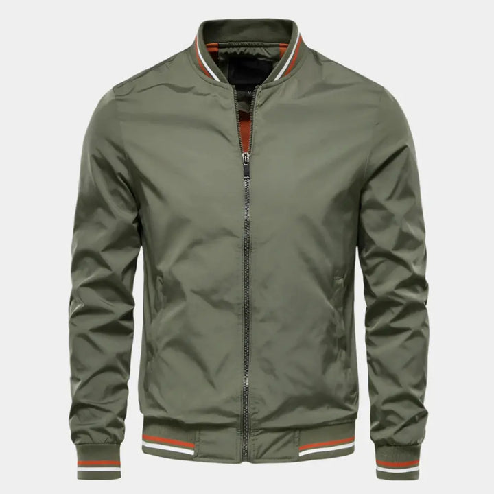 Elegant marineblauw bomberjack gemaakt van hoogwaardige materialen voor stijlvol comfort, perfect voor alle gelegenheden.