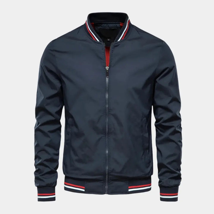 Elegant marineblauw bomberjack gemaakt van hoogwaardige materialen voor stijlvol comfort, perfect voor alle gelegenheden.