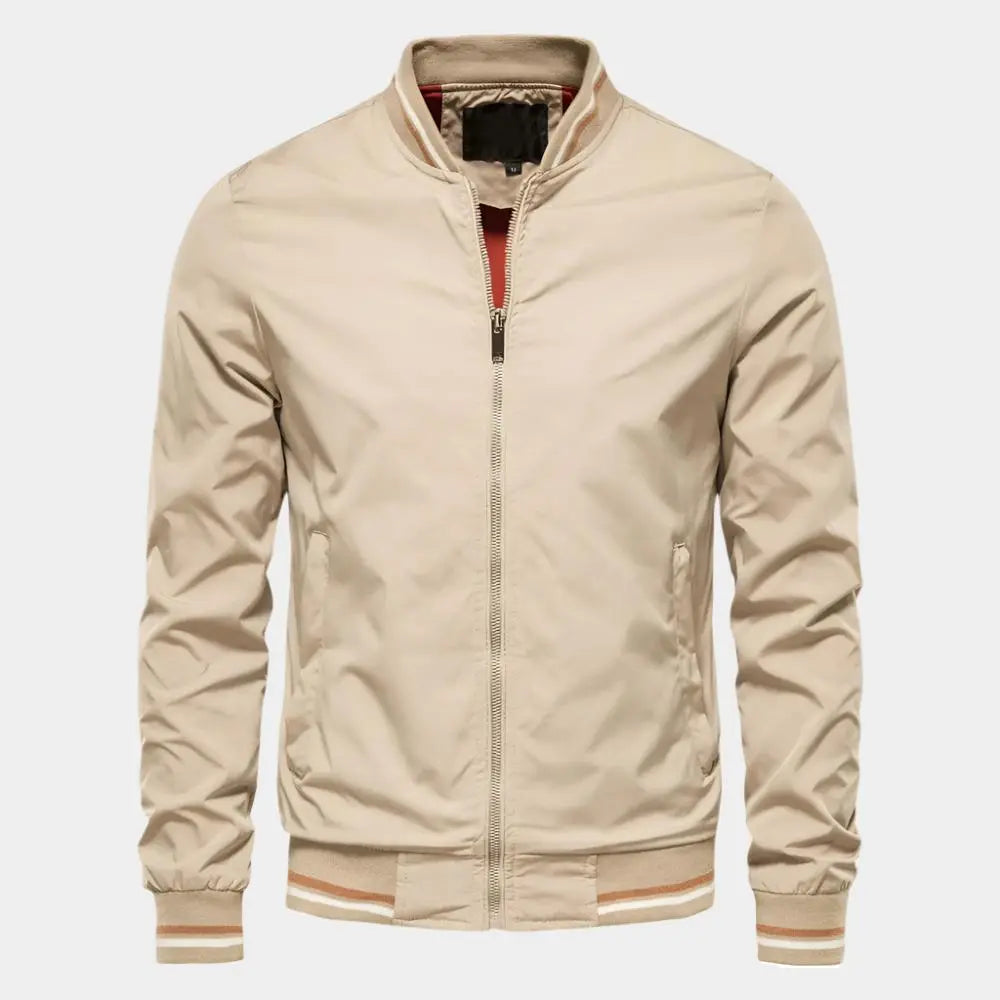 Elegant marineblauw bomberjack gemaakt van hoogwaardige materialen voor stijlvol comfort, perfect voor alle gelegenheden.