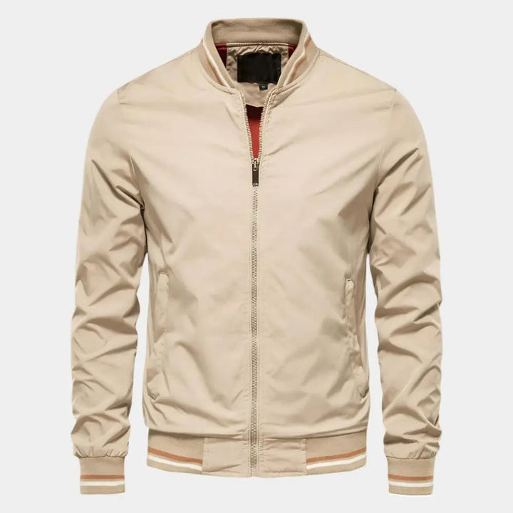 Elegant marineblauw bomberjack gemaakt van hoogwaardige materialen voor stijlvol comfort, perfect voor alle gelegenheden.