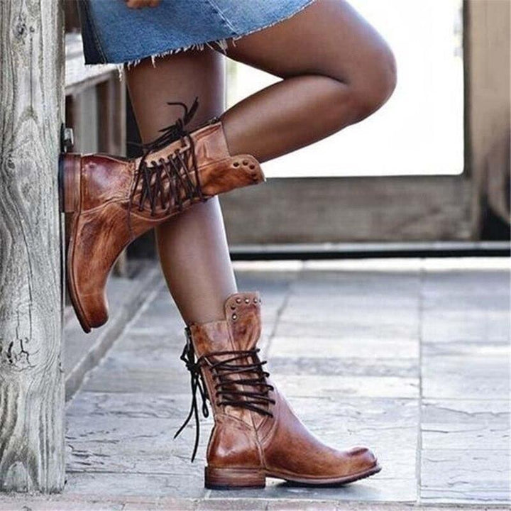 Elegante bruine lederen laarzen voor dames, slanke pasvorm, middelhoge hak, hoogwaardig materiaal, stijlvol ontwerp.