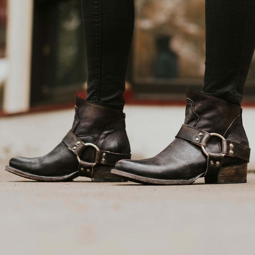 Zwarte moderne leren dames schoenen Maxime, stijlvol en comfortabel voor elke dag.