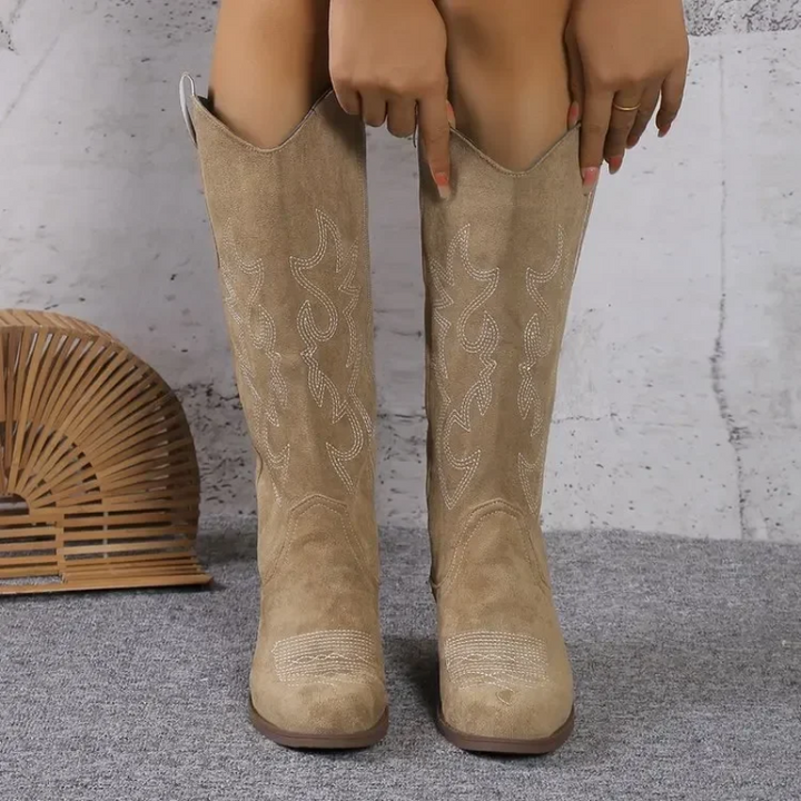 Elegante dames cowboylaarzen met klassiek design en hoogwaardig materiaal voor tijdloze, moderne Western elegantie.