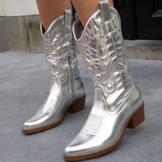 Elegante dames cowboylaarzen van leer, bruin, rustieke stijl, halflang, modieus ontwerp, geschikt voor stad en platteland.