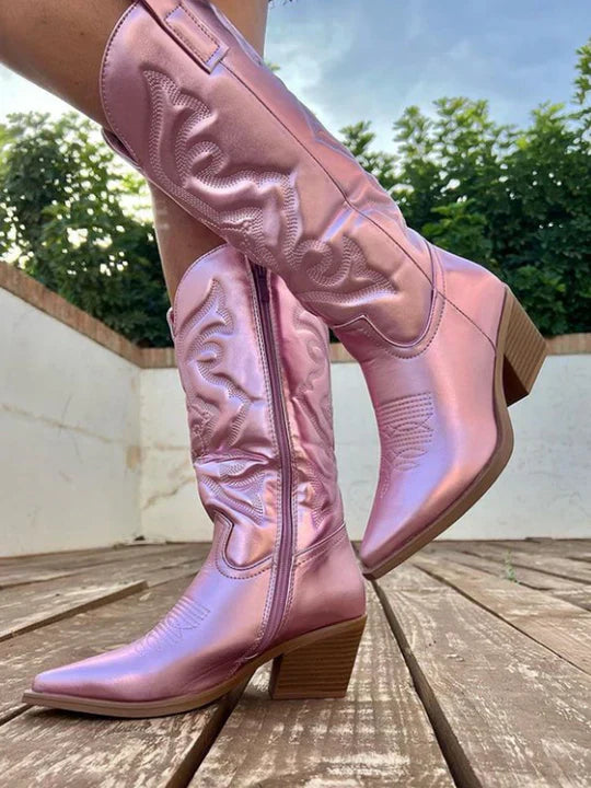 Elegante dames cowboylaarzen van leer, bruin, rustieke stijl, halflang, modieus ontwerp, geschikt voor stad en platteland.