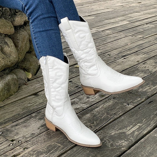Elegante dames cowboylaarzen van leer, bruin, rustieke stijl, halflang, modieus ontwerp, geschikt voor stad en platteland.