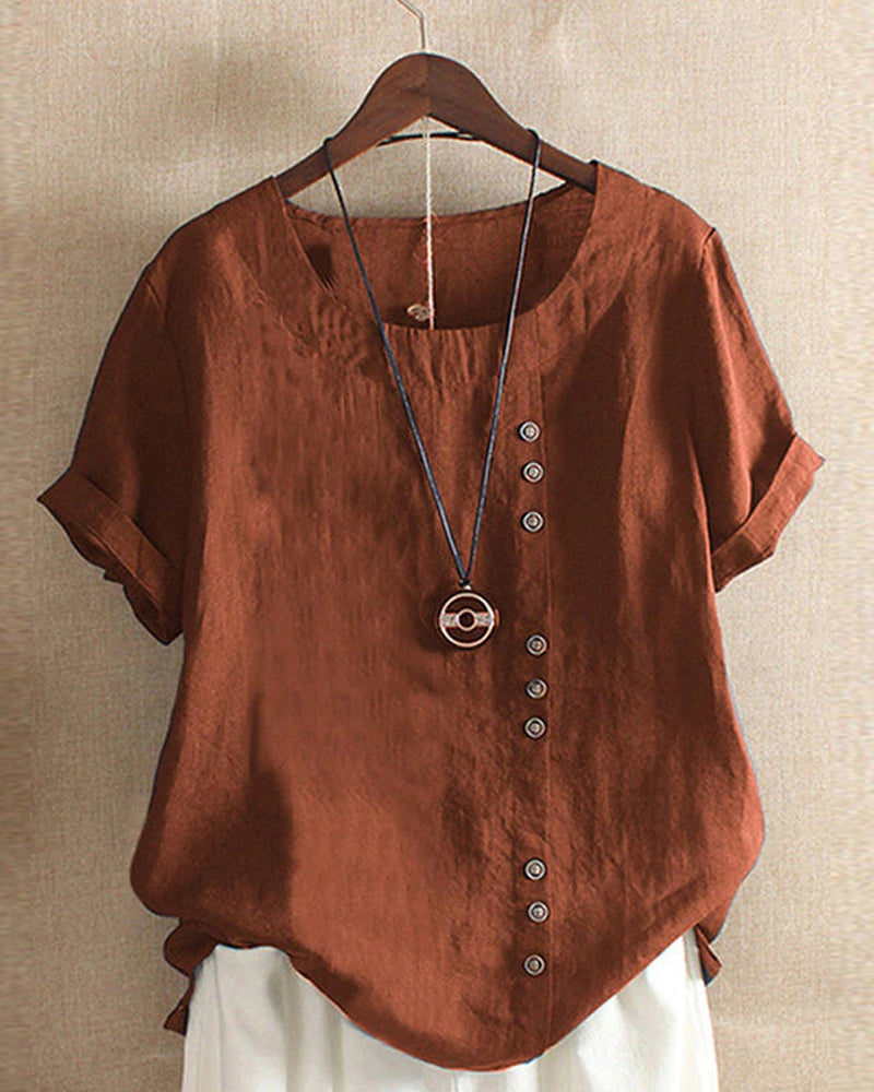 Elegante damesblouse met korte mouwen in hemelsblauw met knoopsluiting en ronde hals, comfortabel en stijlvol voor elke gelegenheid