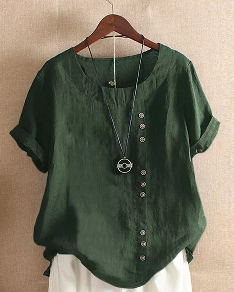 Elegante damesblouse met korte mouwen in hemelsblauw met knoopsluiting en ronde hals, comfortabel en stijlvol voor elke gelegenheid