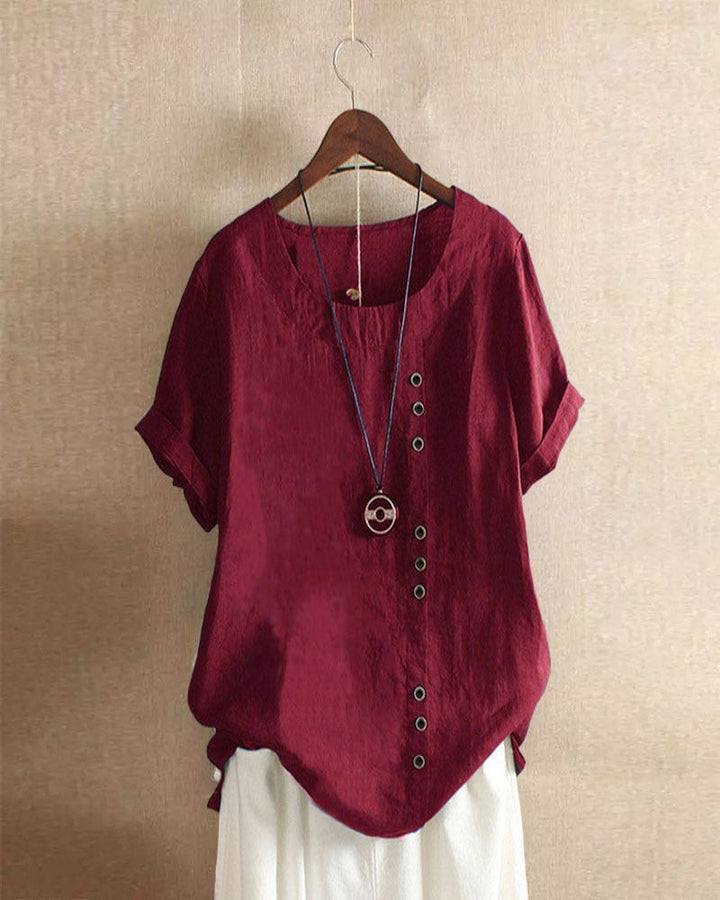 Elegante damesblouse met korte mouwen in hemelsblauw met knoopsluiting en ronde hals, comfortabel en stijlvol voor elke gelegenheid