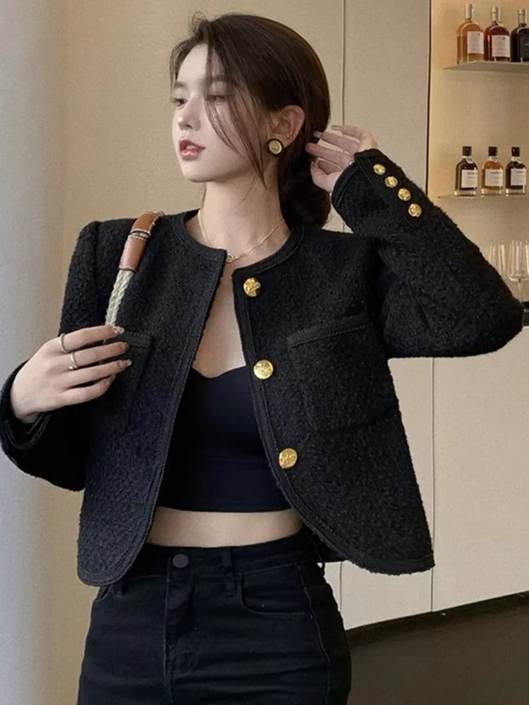 Luxe korte damesjas van tweed, getailleerd met knopen, lichtgewicht en ademend, ideaal voor een elegante zomer.