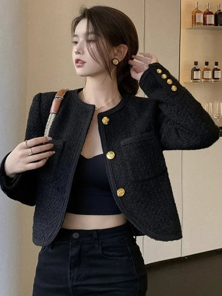 Luxe korte damesjas van tweed, getailleerd met knopen, lichtgewicht en ademend, ideaal voor een elegante zomer.