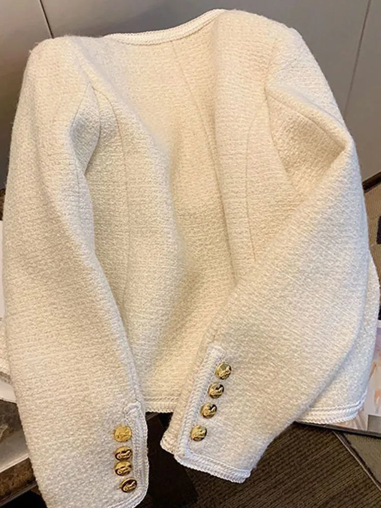 Comfortabele en stijlvolle dames tweedjas, kort model met knopen, perfect om de taille te accentueren in de zomer.