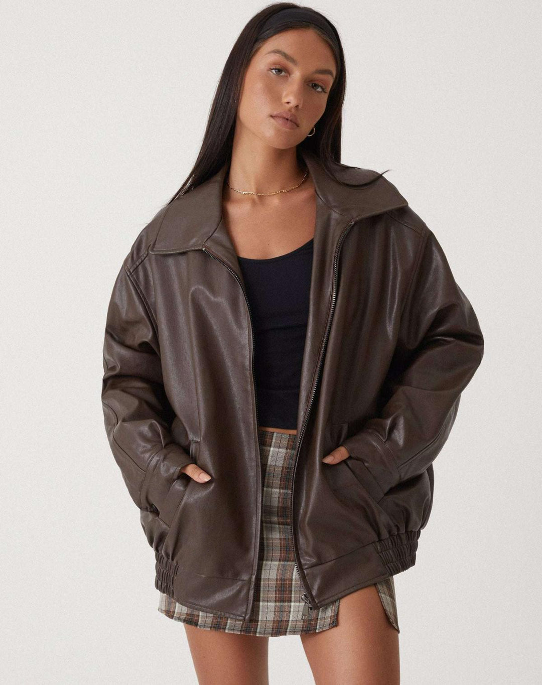 Stijlvolle dames PU-leren jas met een losse pasvorm, zacht en duurzaam, ideaal voor zowel dagelijkse uitjes als avondkleding.